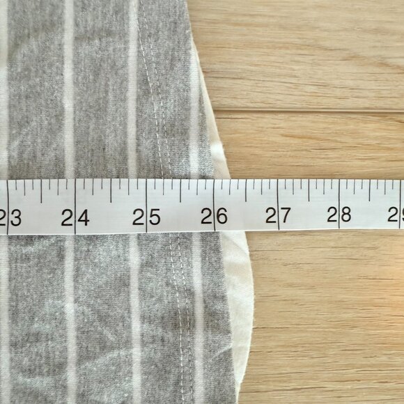 π€ Pink Clover Gray & White Striped Tank β Button Back Detail (Size M) - Picture 9 of 9